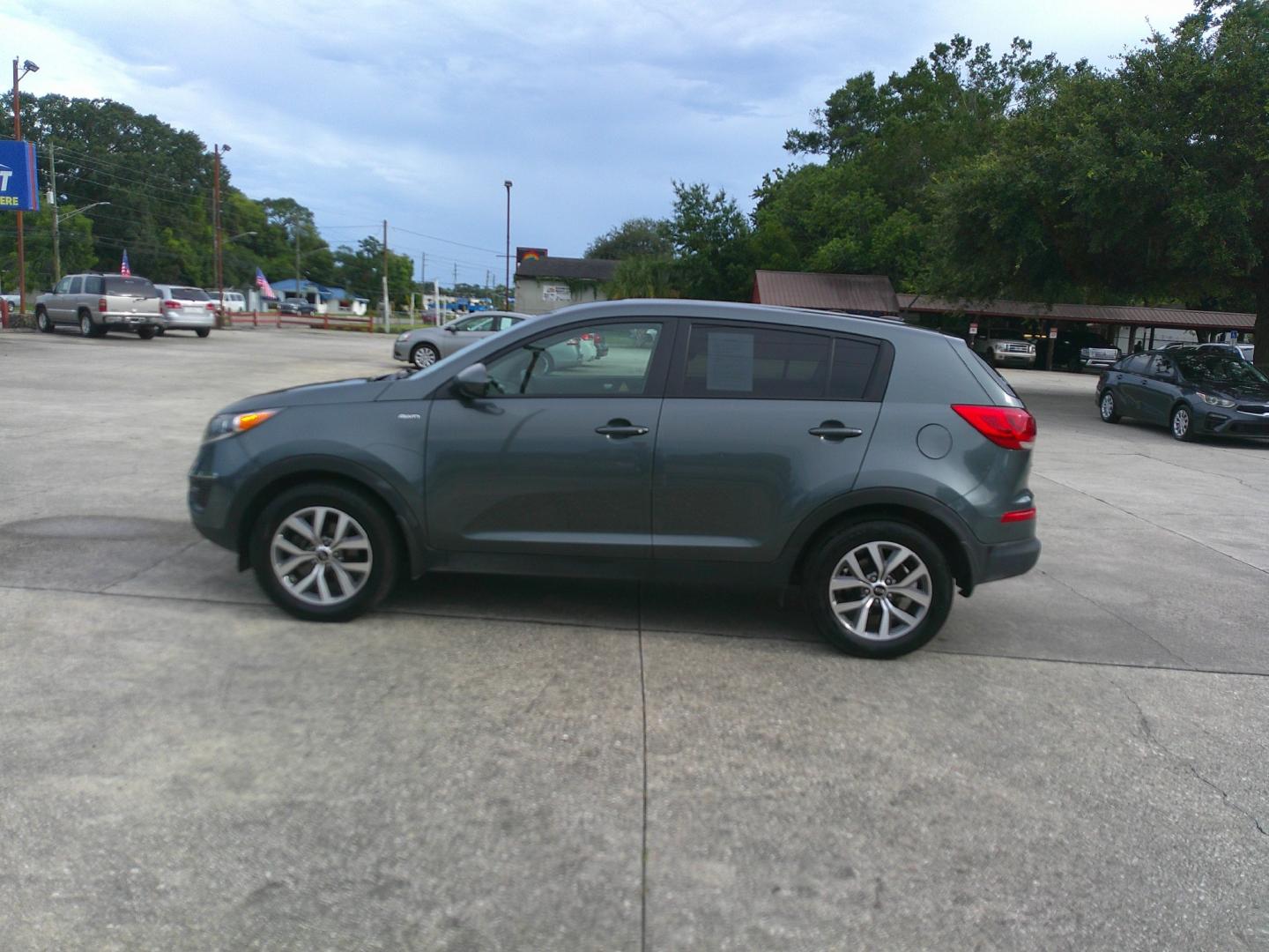 2015 KIA SPORTAGE EX; LX (KNDPBCAC6F7) , located at 1200 Cassat Avenue, Jacksonville, FL, 32205, (904) 695-1885, 30.302404, -81.731033 - Photo#1